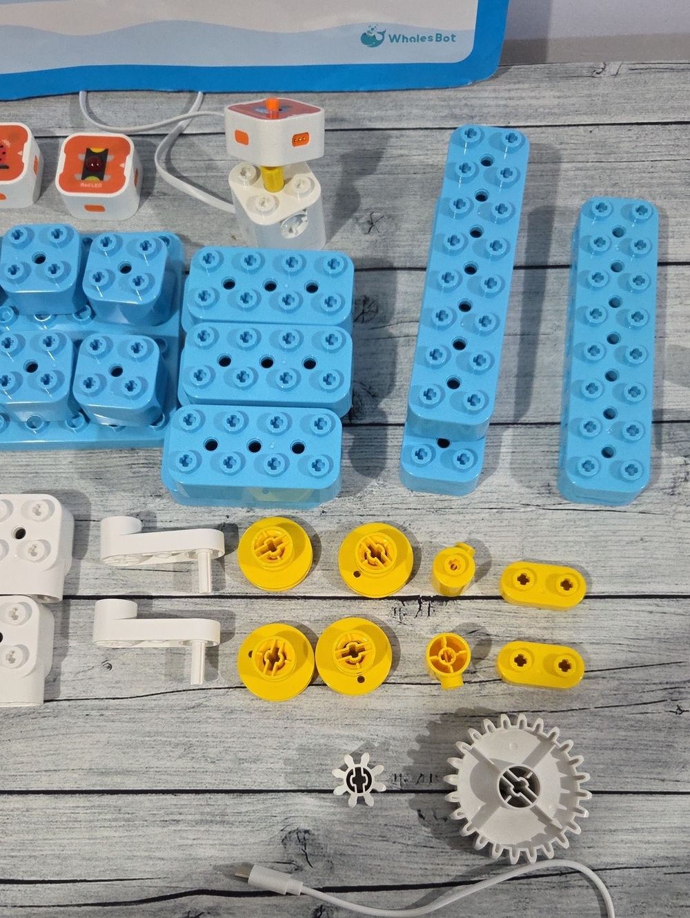 Whalesbot Rechargeable Coding Kit - Picture 5 of 9